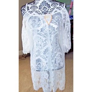 NWT blouse Style Fashion Classic lace top shirt cold shoulder Pretty! One size